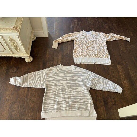 Set of 2 Animal Print Sweatshirts Aerie and American Eagle (XS) - Picture 1 of 3